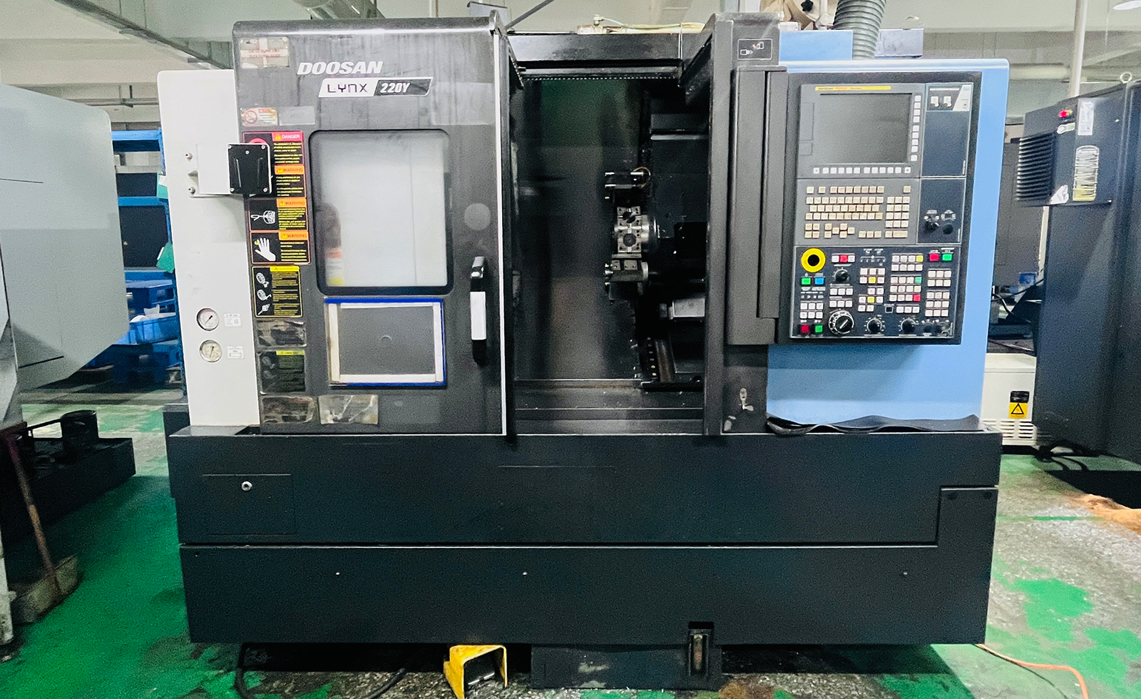 DOOSAN Lynx220Y 4-Axis Y-Axis Mill-Turn Center