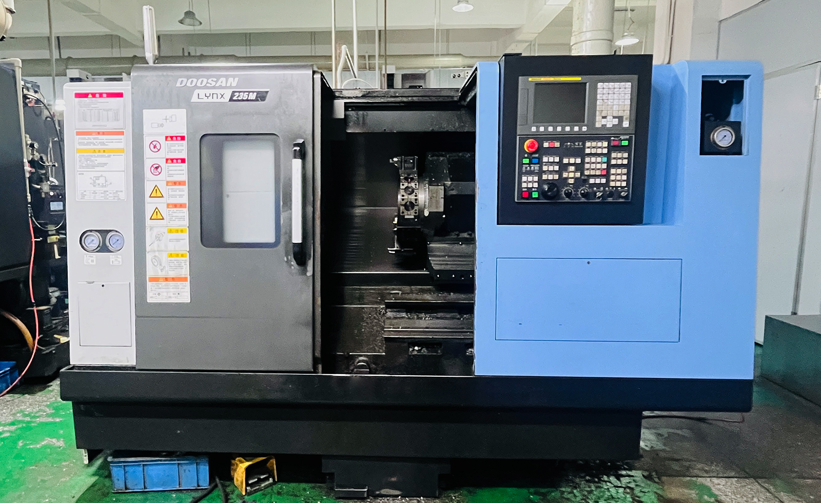 DOOSAN Lynx235M 3-Axis Mill-Turn Center